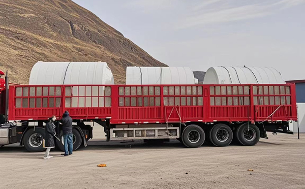 康县塑料桶装车完毕准备运输中