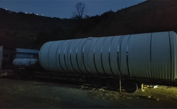 康县圆桶运输途中